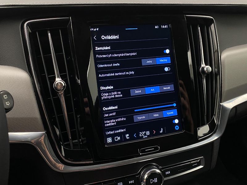 Volvo V90 CC B4 AWD BRIGHT PLUS AUT CZ - fotka 43 z 49
