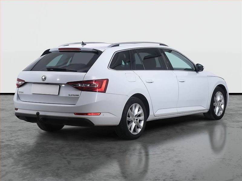 Škoda Superb (2016) 1.6 TDI, Kůže, Navi, Bi-Xenony - fotka 5 z 26