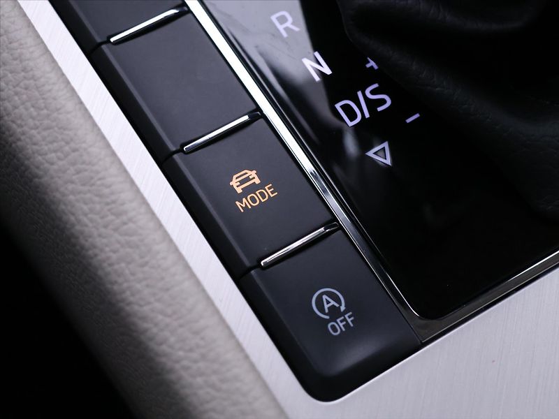 Škoda Superb 2,0 TDI  110 kW DSG DPH CZ - fotka 32 z 43