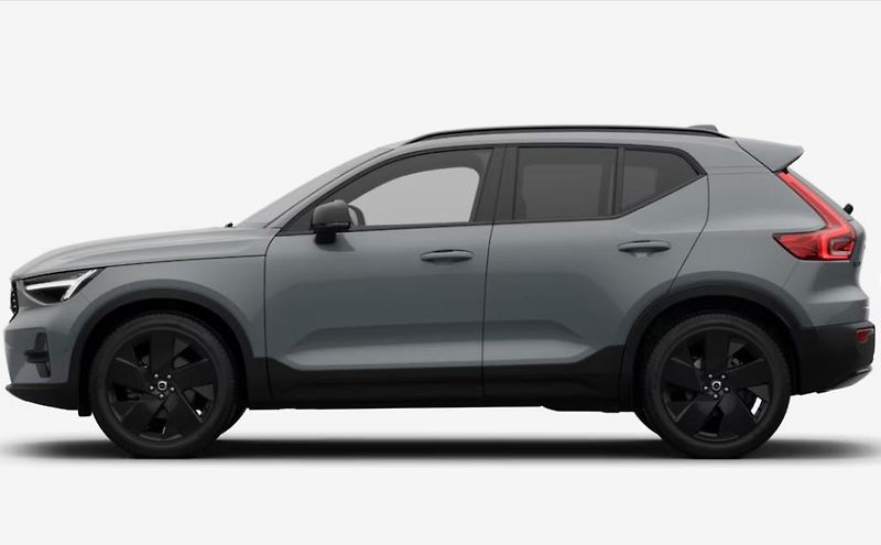 Volvo XC40 (2026) B3 AUT PLUS BLACK EDITION - fotka 6 z 17