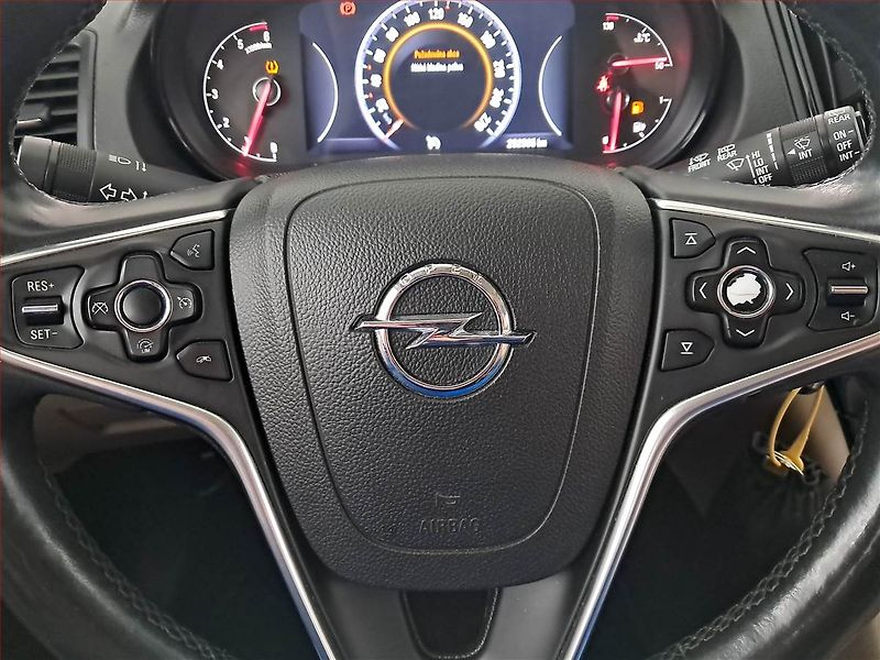Opel Insignia (2015) 2.0 CDTI, Navi, Xenony - fotka 17 z 17