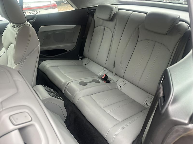 Audi A5 40 TFSI S-LINE - fotka 14 z 19