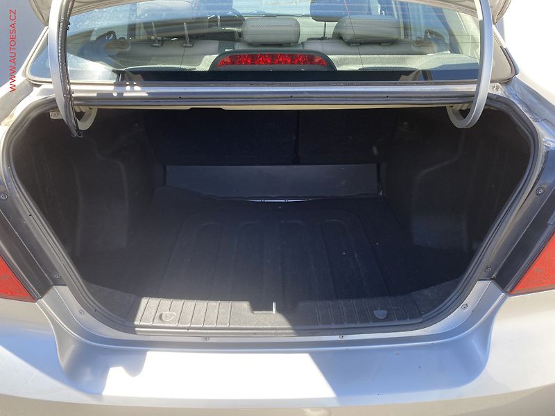 Chevrolet Aveo (2009) 1.2 i, ČR, El.okna, servo - fotka 7 z 15