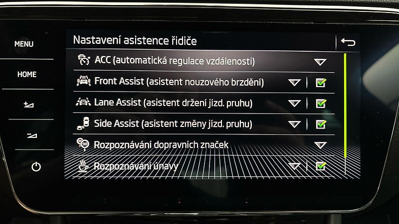 Škoda Superb 2.0 TDI DSG Sportline - fotka 29 z 34