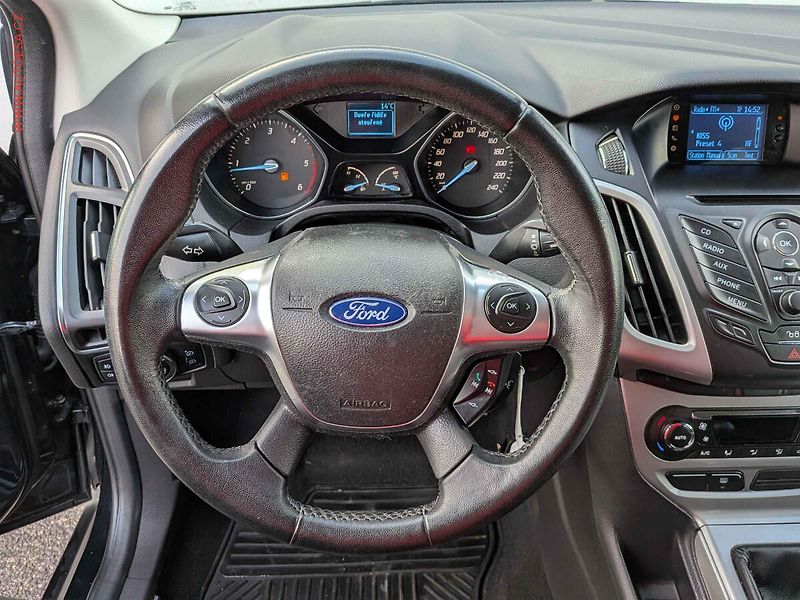 Ford Focus (2012) 1.6TDCi, AC, tempo, park.sist - fotka 15 z 16