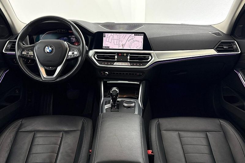 BMW Řada 3 320d xDrive - fotka 15 z 27