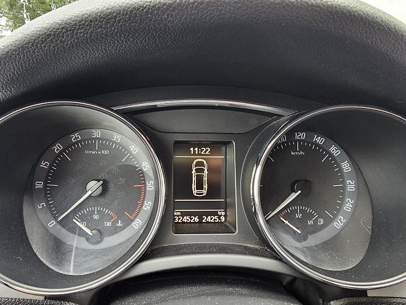 Škoda Superb (2011) 2 2.0TDI DSG TAŽNÉ  - fotka 11 z 17