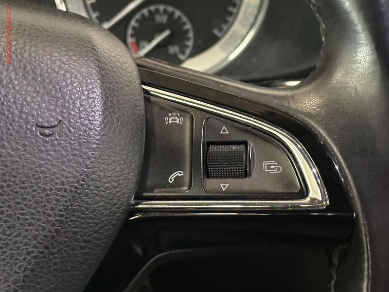 Škoda Superb (2015) 2.0 TDi 4x4, ČR, L&K, DSG - fotka 17 z 23