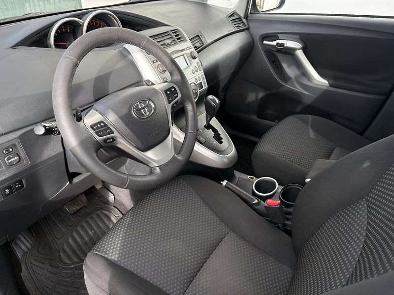 Toyota Verso 2.2 D-4D 110kW AT 7 míst - fotka 10 z 20