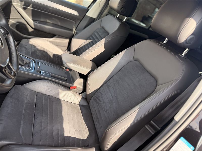 Volkswagen Passat 2,0 110kW R-LINE 93tKm ČR DPH - fotka 14 z 41