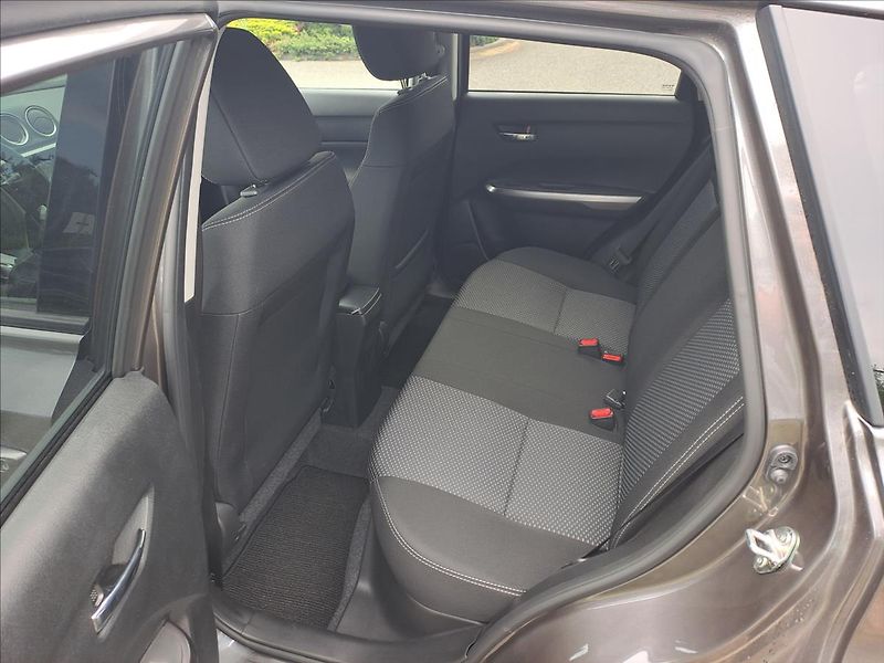 Suzuki Vitara (2025) 1,5 Premium AllGrip 6AGS - fotka 13 z 17