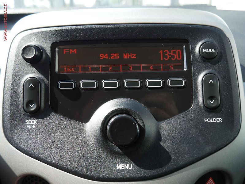Citroën C1 (2017) 1.2i, 1.maj,ČR, Klima - fotka 13 z 16