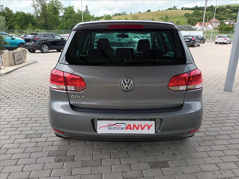 Volkswagen Golf 1,2 TSI,SERVIS,VÝHŘEV,PARKING - fotka 6 z 44