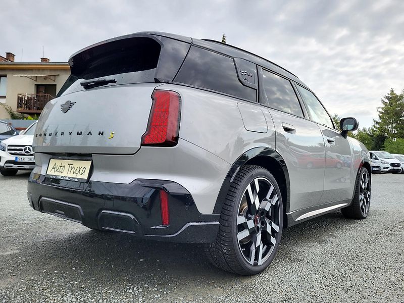 Mini Countryman SE ALL4 ELEKTRO 225kW - fotka 36 z 48