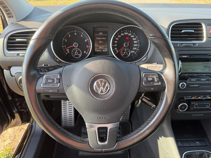 Volkswagen Golf (2011) VI 1,4i16V STYLE 1 MAJITEL - fotka 43 z 66