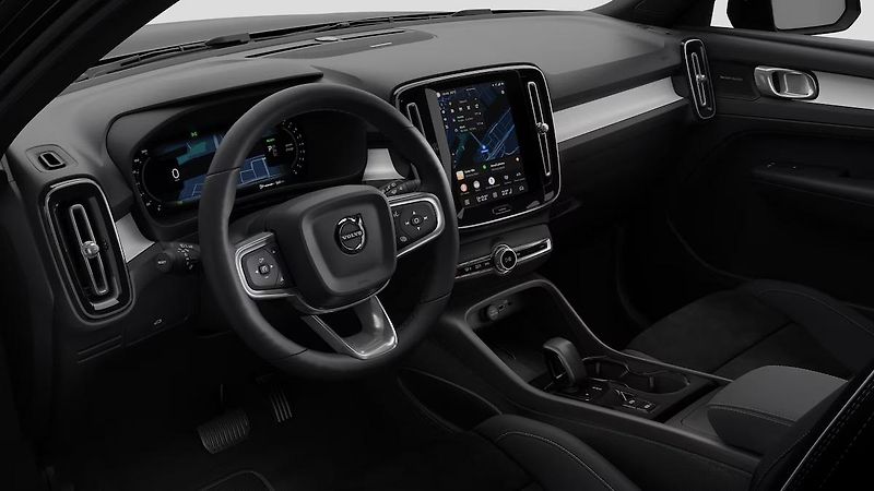 Volvo XC40 (2026) B4 AUT PLUS BLACK EDITION  - fotka 3 z 16