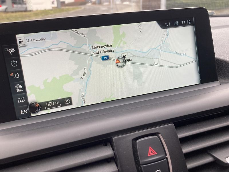 BMW Řada 1 (2016) 118d xDrive, M paket, serviska - fotka 22 z 35