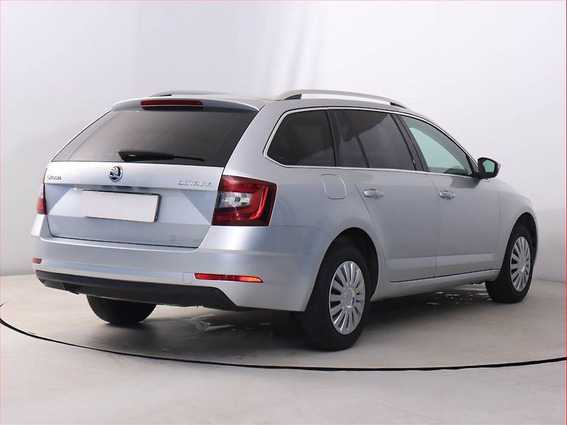 Škoda Octavia (2019) 1.6 TDI, Automat, Serv.kniha - fotka 5 z 19