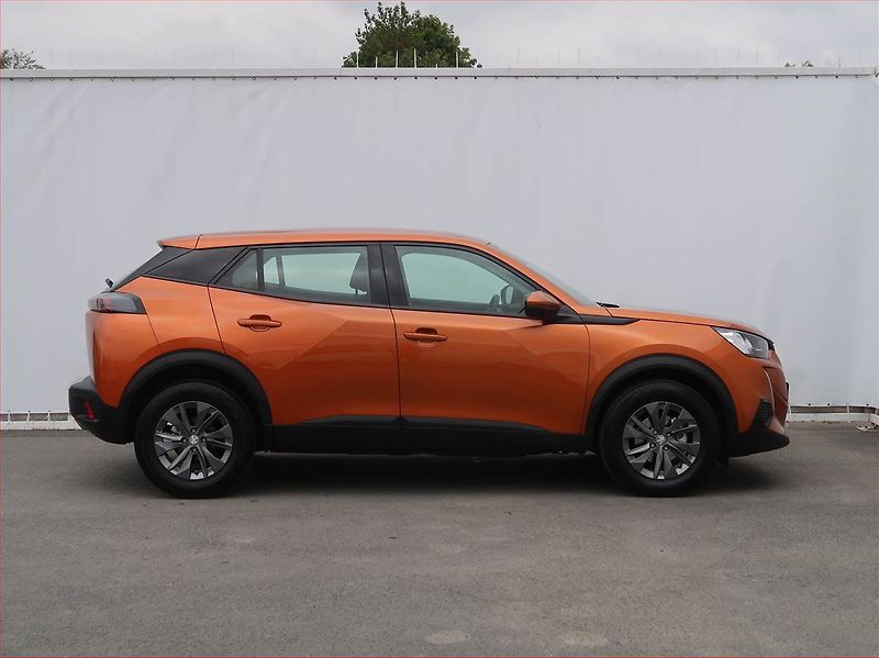 Peugeot 2008 (2021) 1.2 PureTech, ČR,1.maj - fotka 6 z 17