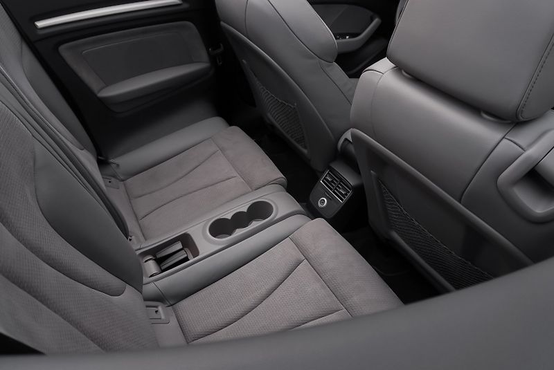 Audi A3 2.0 TFSI 140kW S-LINE QUATTRO - fotka 25 z 37