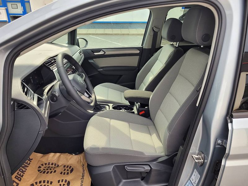 Volkswagen Touran 1.5 TSI DSG R-Line 7míst TAŽNÉ - fotka 12 z 50