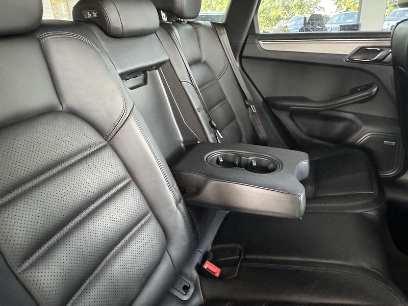 Porsche Macan (2015) 3,6 V6 Turbo CHRONO BOSE - fotka 26 z 35