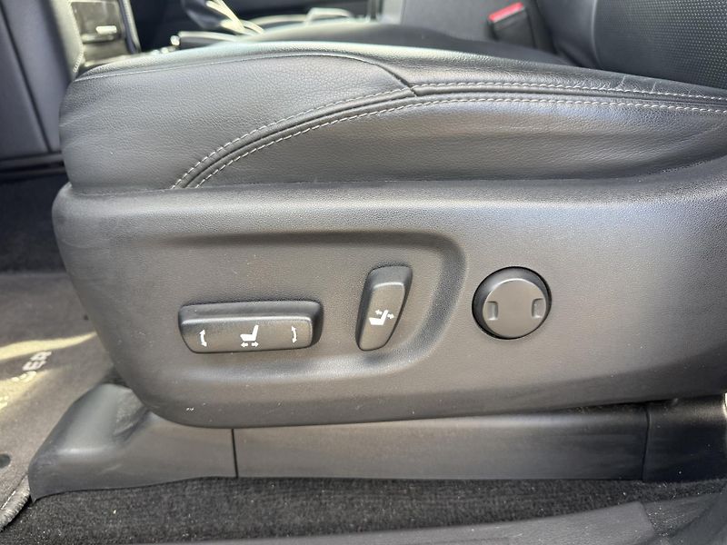 Toyota Land Cruiser 2.8 D-4D AT AWD 150kW Executiv - fotka 14 z 25
