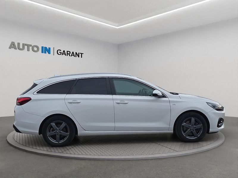 Hyundai i30 (2022) Family Smart 1.5 T-GDi 118kW, - fotka 4 z 26
