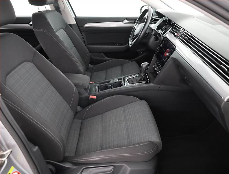 Volkswagen Passat (2020) Business 2.0 TDI, Automat - fotka 7 z 17