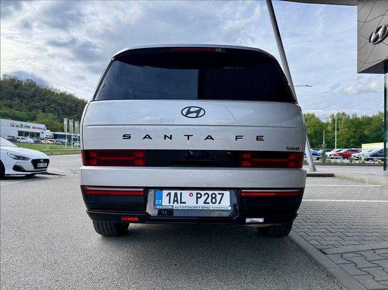 Hyundai Santa Fe 1,6 T HEV 4x4 7M  Calligraphy - fotka 6 z 30