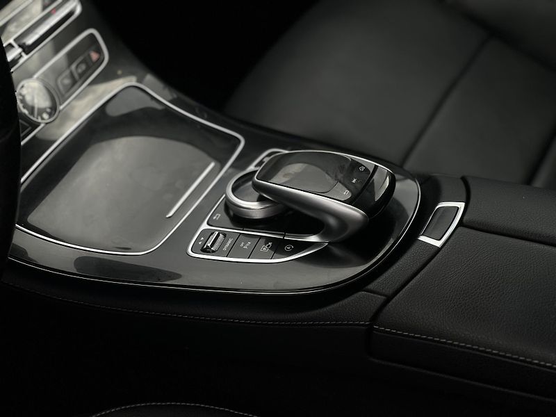 Mercedes-Benz Třídy E (2017)  E-Class 350d 4MATIC BURMESTER - fotka 9 z 30