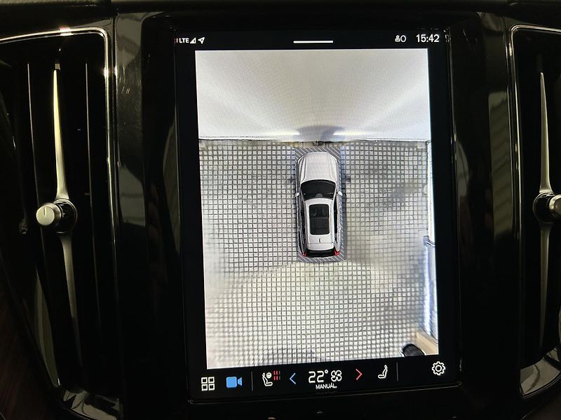 Volvo XC60 2.0  B4 4x4 ULTIMATE - fotka 43 z 48
