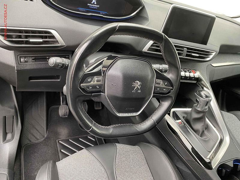 Peugeot 5008 (2018) 1.2 PT, Crossway - fotka 12 z 19