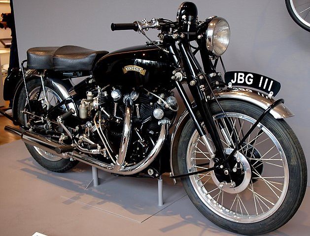 Motocykl Vincent Black Shadow, vyráběný britskou společností Vincent HRD., zdroj: Wikimedia Commons, tomislav medak, CC BY 2.0