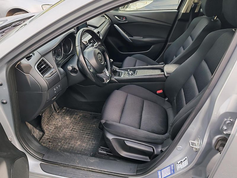Mazda 6 2.2 kombi - fotka 8 z 20