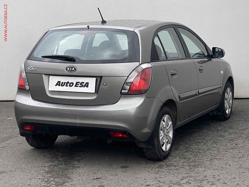 Kia Rio (2011) 1.4i, ČR, AC - fotka 4 z 15
