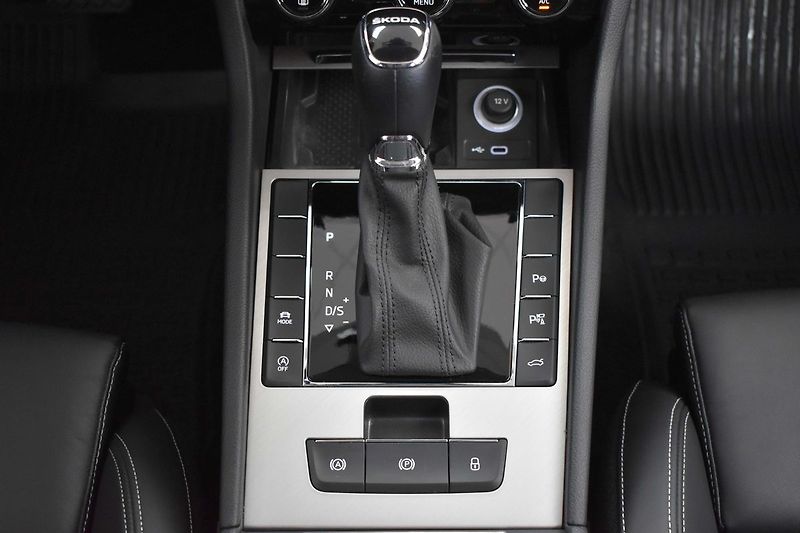Škoda Superb 2.0TDI L&K*4xVÝHŘEV*DPH*ČR 1.M - fotka 26 z 49