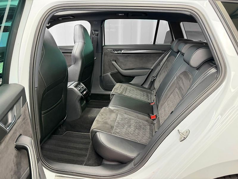Škoda Superb 2.0TSI 206KW DSG 4X4 SPORTLINE - fotka 12 z 34