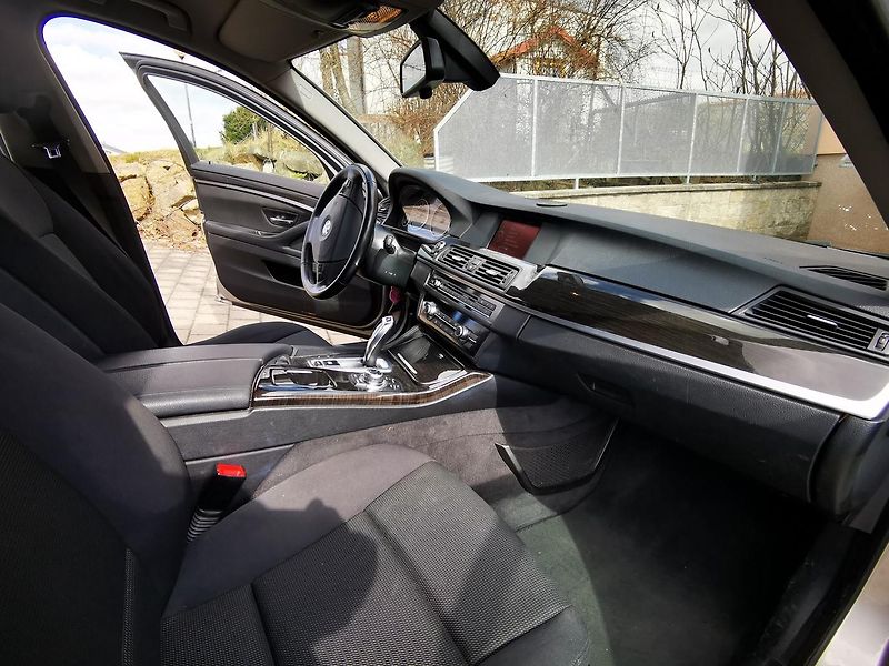 BMW Řada 5 530D XDRIVE TOURING F11 190kW - fotka 18 z 40