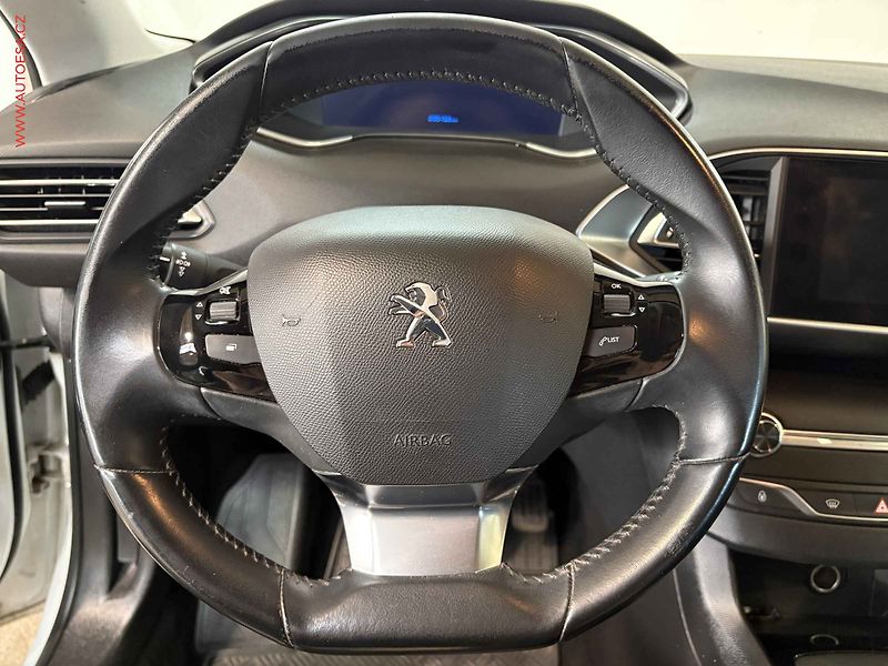 Peugeot 308 (2021) 1.5 HDi, 2.maj,ČR, AC. temp - fotka 15 z 15