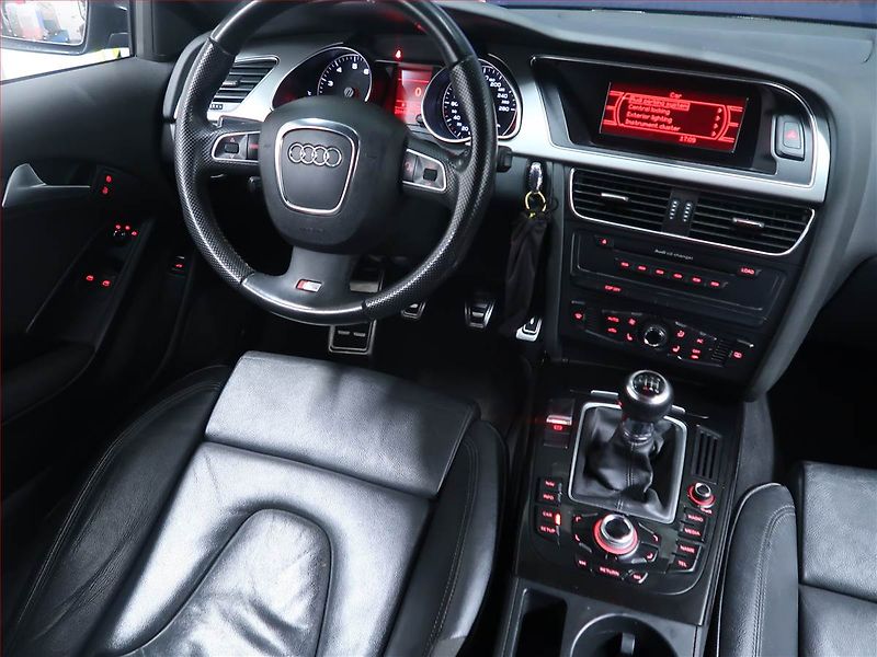 Audi A5 (2009) S-Line 2.0 TFSI, Serv.kniha - fotka 7 z 14