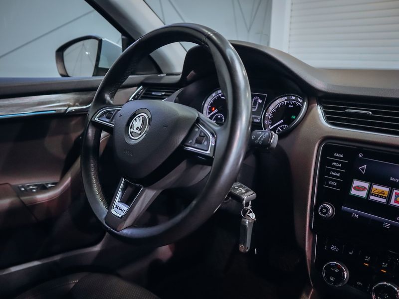 Škoda Octavia Scout 4x4 2,0 TDI - fotka 22 z 28