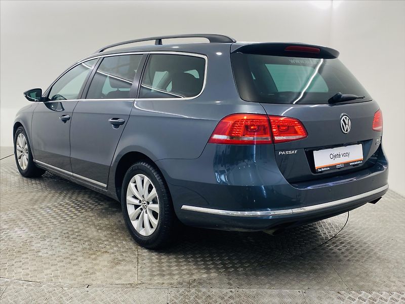 Volkswagen Passat 2,0 TDI DSG 125 kW 4Motion - fotka 23 z 26