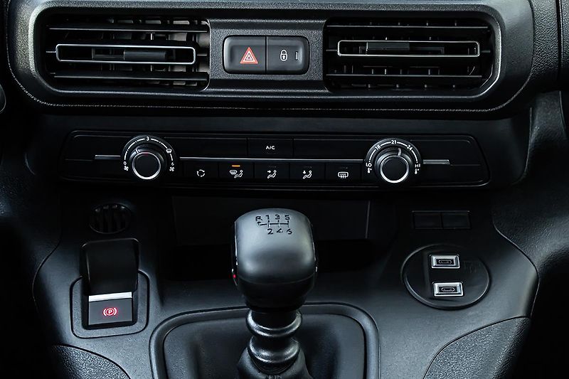 Citroën Berlingo (2026) 1,5 XL PLUS + kamera +vyhř.sed - fotka 16 z 17