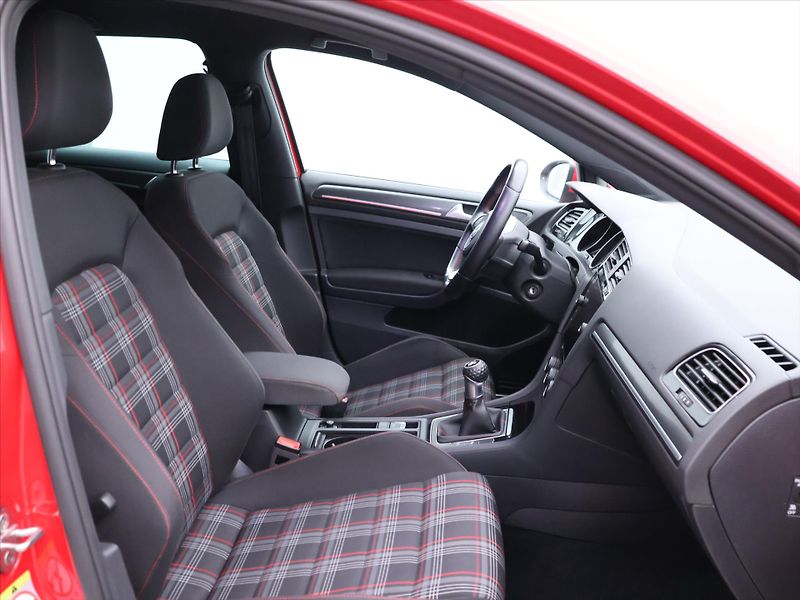 Volkswagen Golf 2,0 TSI GTI 169kW 1.Majitel - fotka 11 z 26
