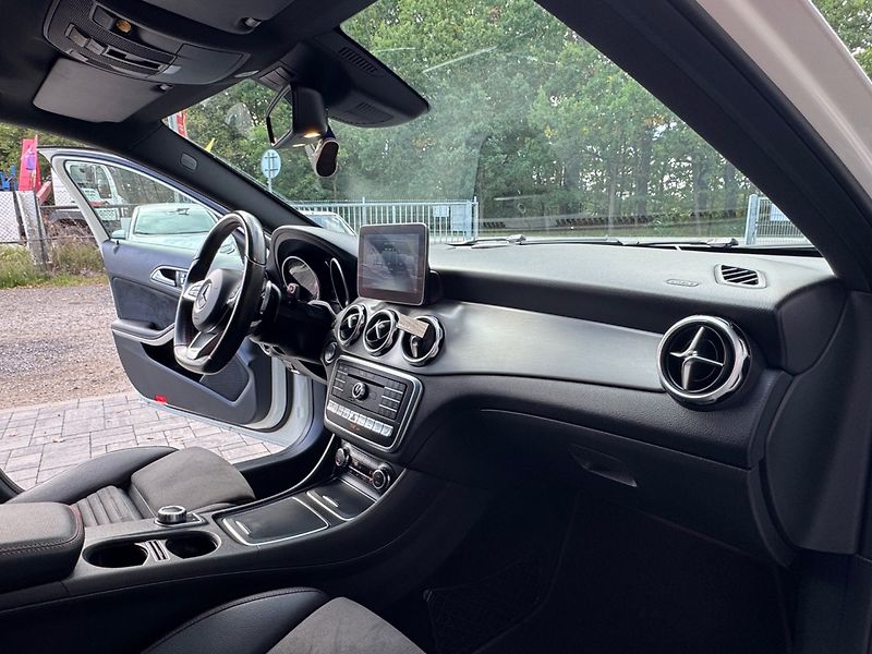 Mercedes-Benz GLA (2017) 220CDI 4-MATIC AMG - fotka 17 z 34