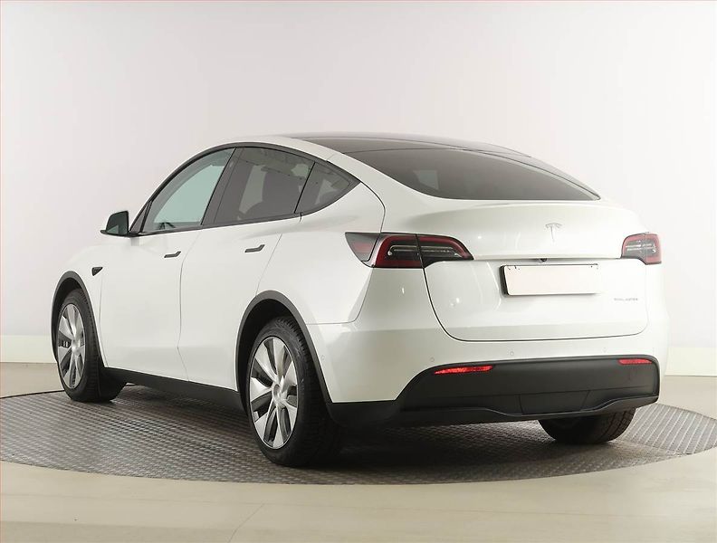 Tesla Model Y (2022) Long Range AWD 79kWh, SoH 93% - fotka 4 z 33