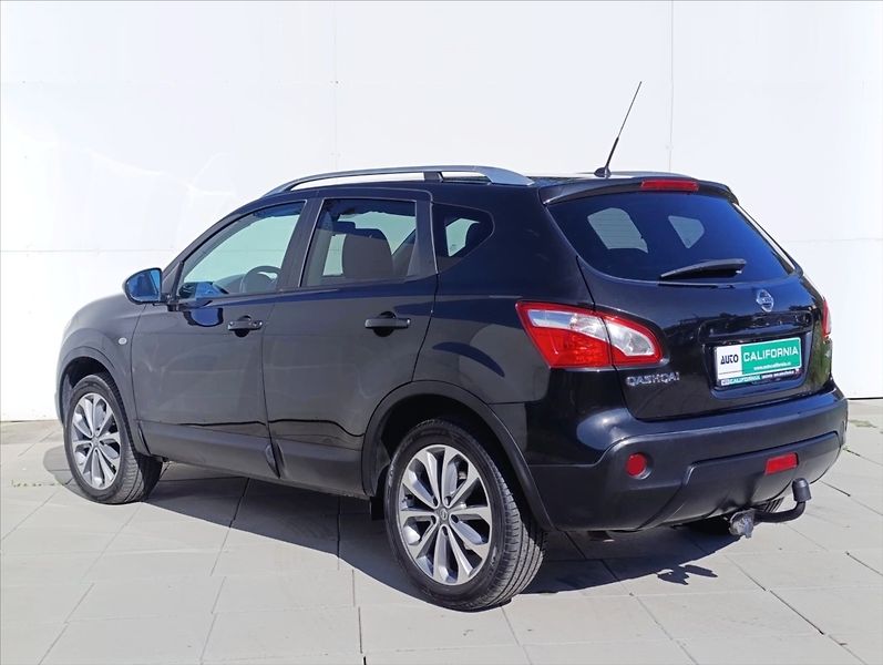 Nissan Qashqai 2,0 DCi 4x4 kamera tažné 1m ČR - fotka 11 z 39