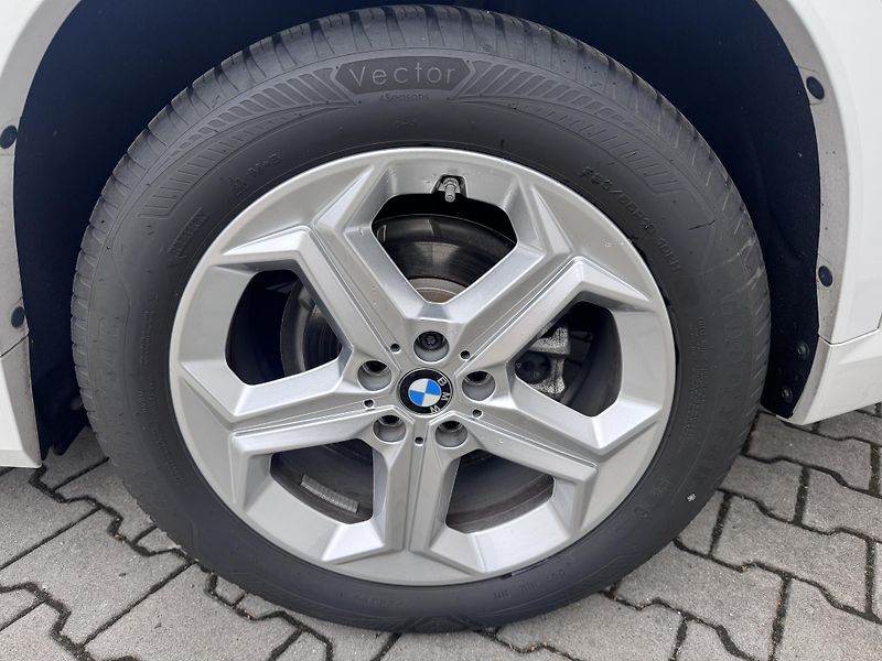 BMW X1 sDrive20i M-sport - fotka 6 z 20