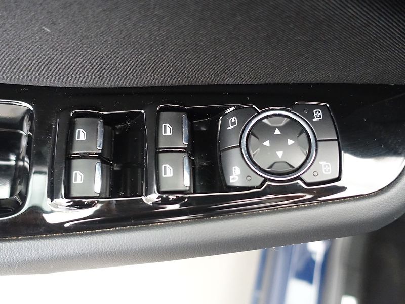 Ford S-MAX 140 kW, Titanium, REZERVOVÁNO - fotka 27 z 44